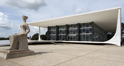 STF entende que proibição de linguagem neutra em Rondônia invade competência da União sobre educação.